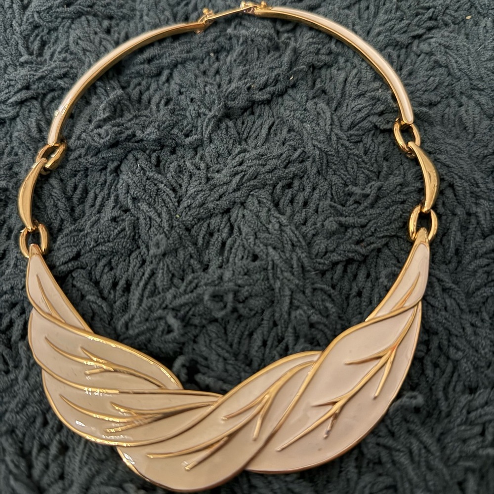 Vintage Monet Gold-Tone Cream Enamel Leaf Choker Collar Necklace - Picture 2 of 2